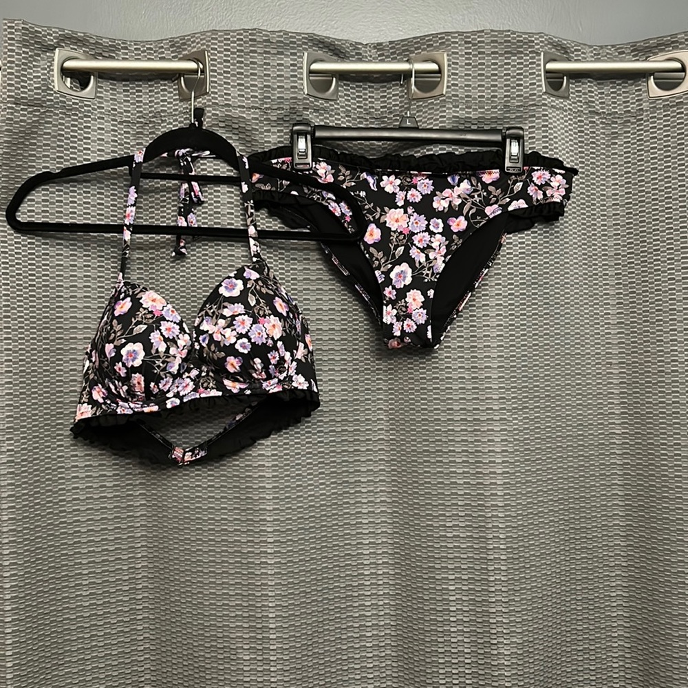H&M Floral Ruffle Bikini